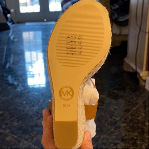 Michael Kors Jill Leather Wedge Shoes Brand New in Box and NWT. - Picture 9 of 10